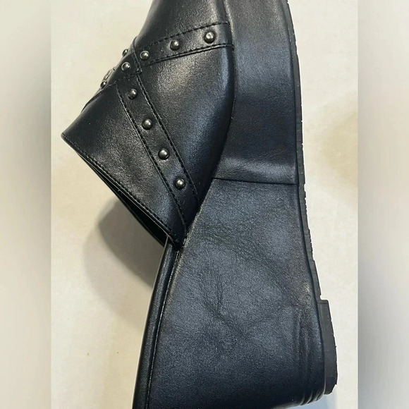 Milwaukee Performance Women Black Leather causal wedge open toe sandals. Size 9. - Picture 9 of 16